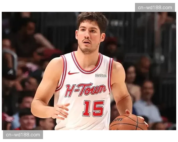 火箭第二阵容进攻压制对手，谢泼德伊森霍勒迪组合显威力